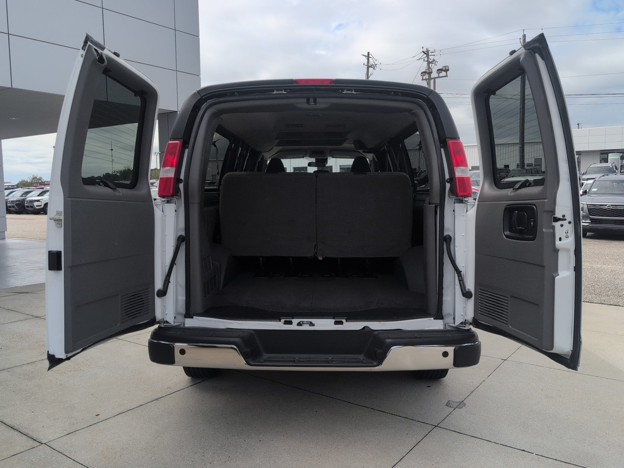 2025 Chevrolet Express LT
