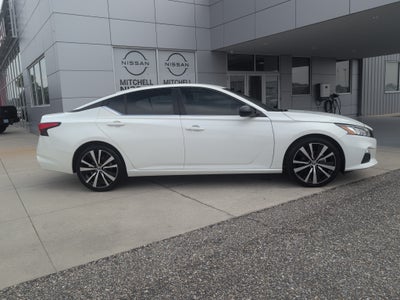 2022 Nissan Altima SR