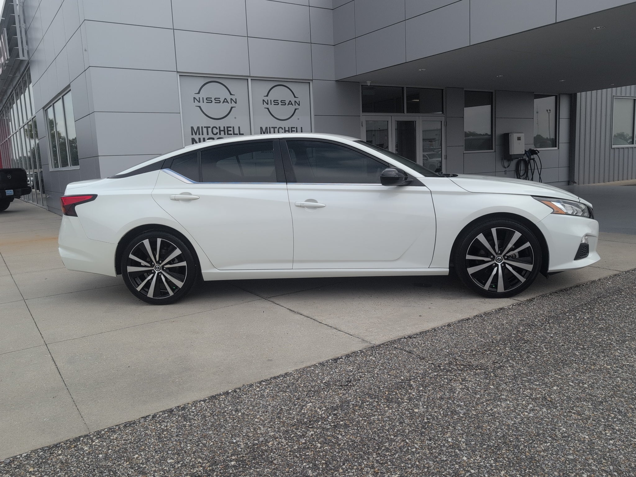 2022 Nissan Altima SR