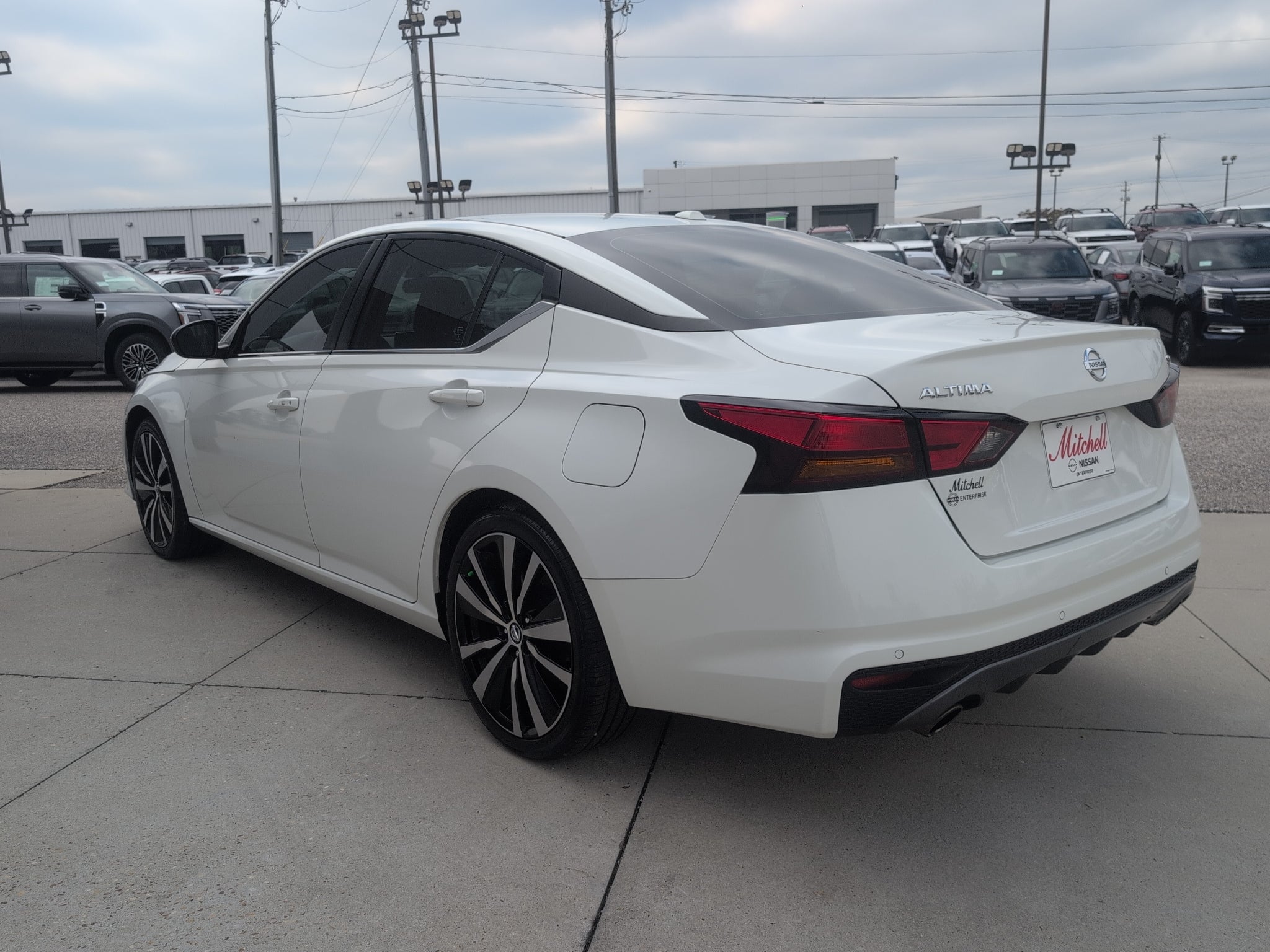 2022 Nissan Altima SR