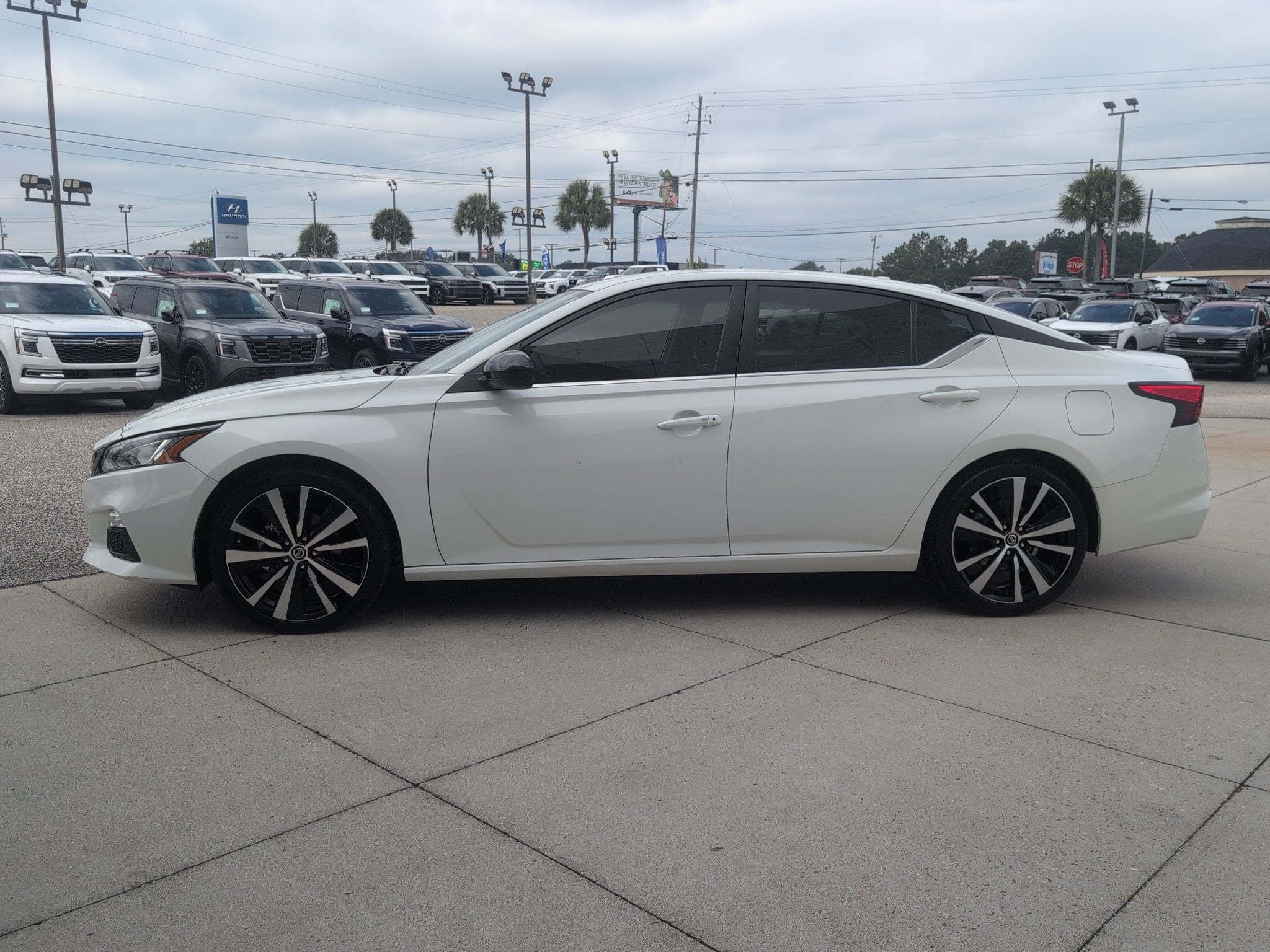 2022 Nissan Altima SR