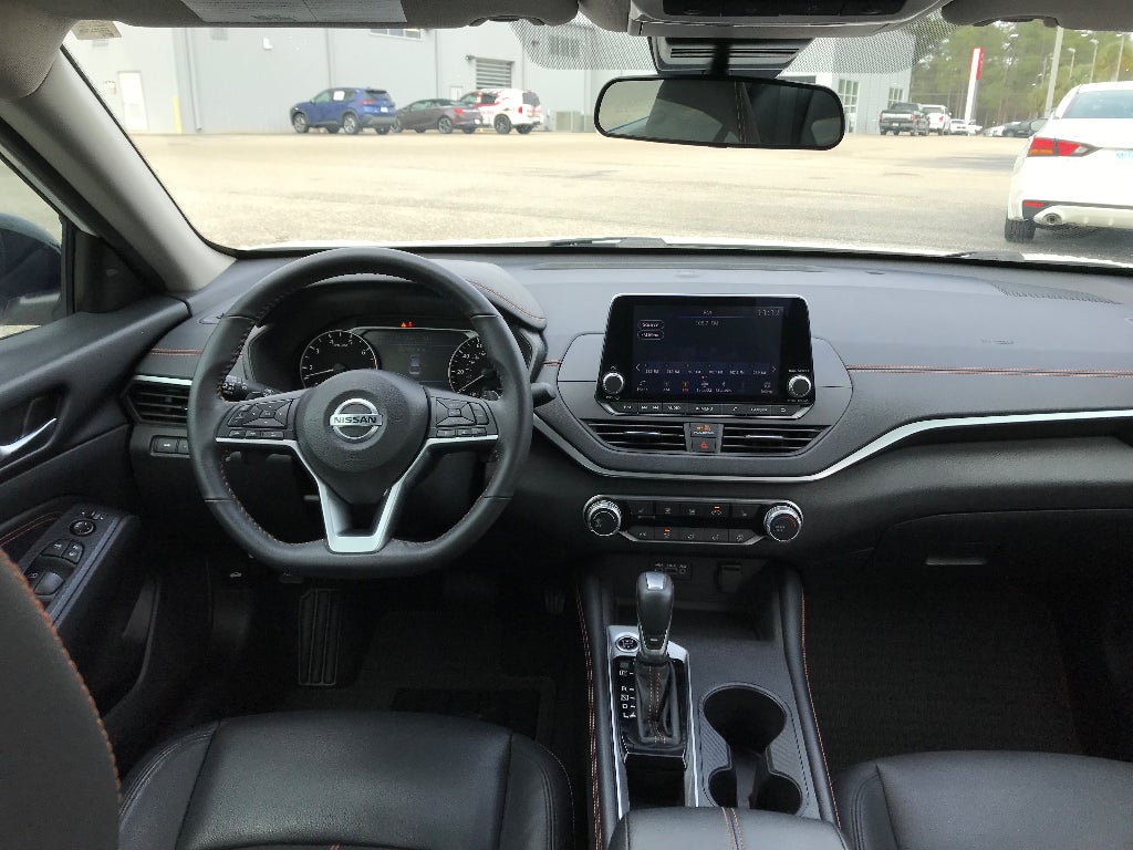 2022 Nissan Altima SR
