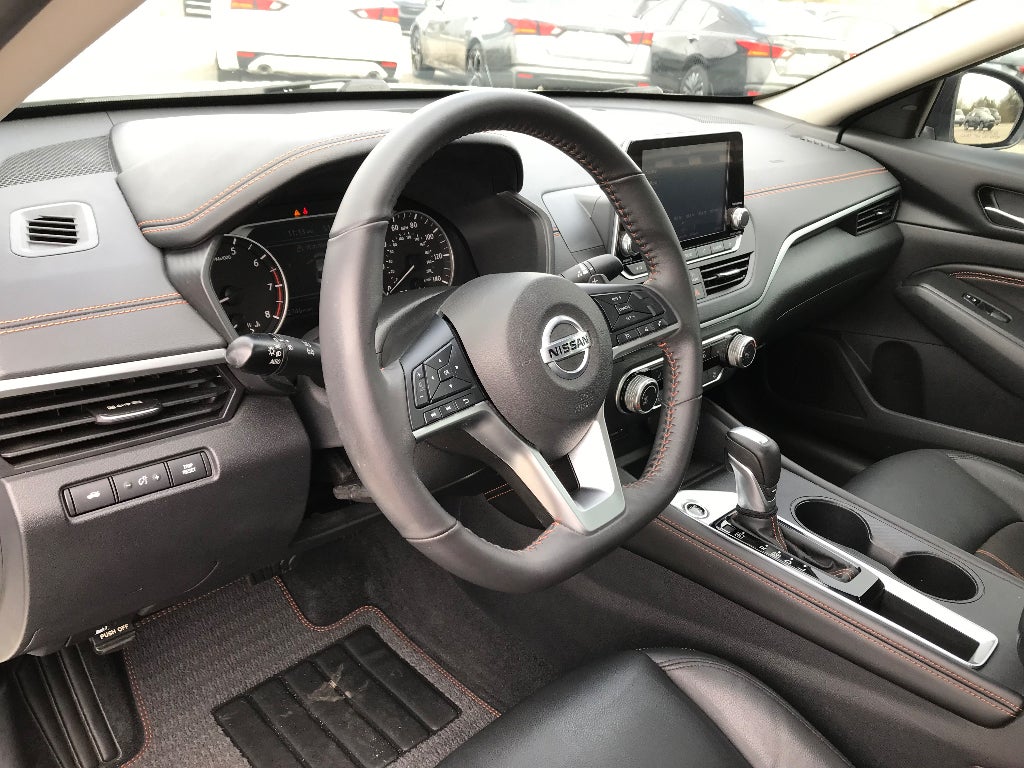 2022 Nissan Altima SR