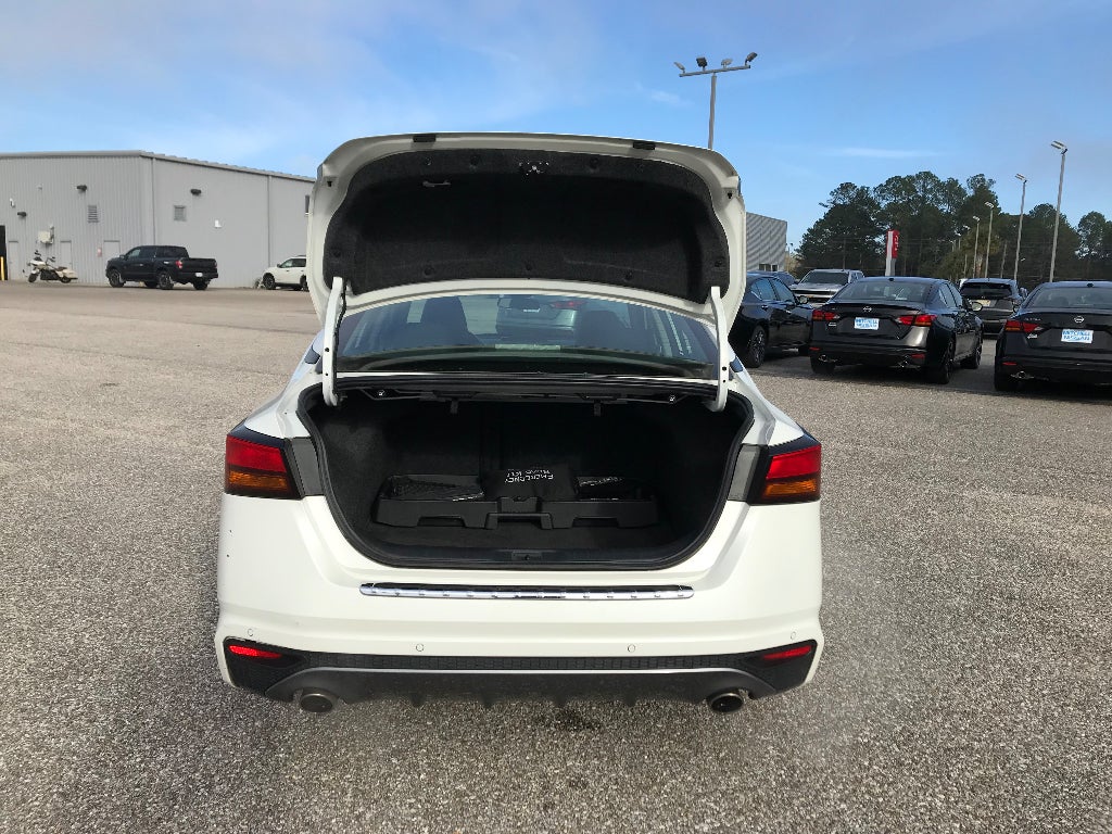 2022 Nissan Altima SR