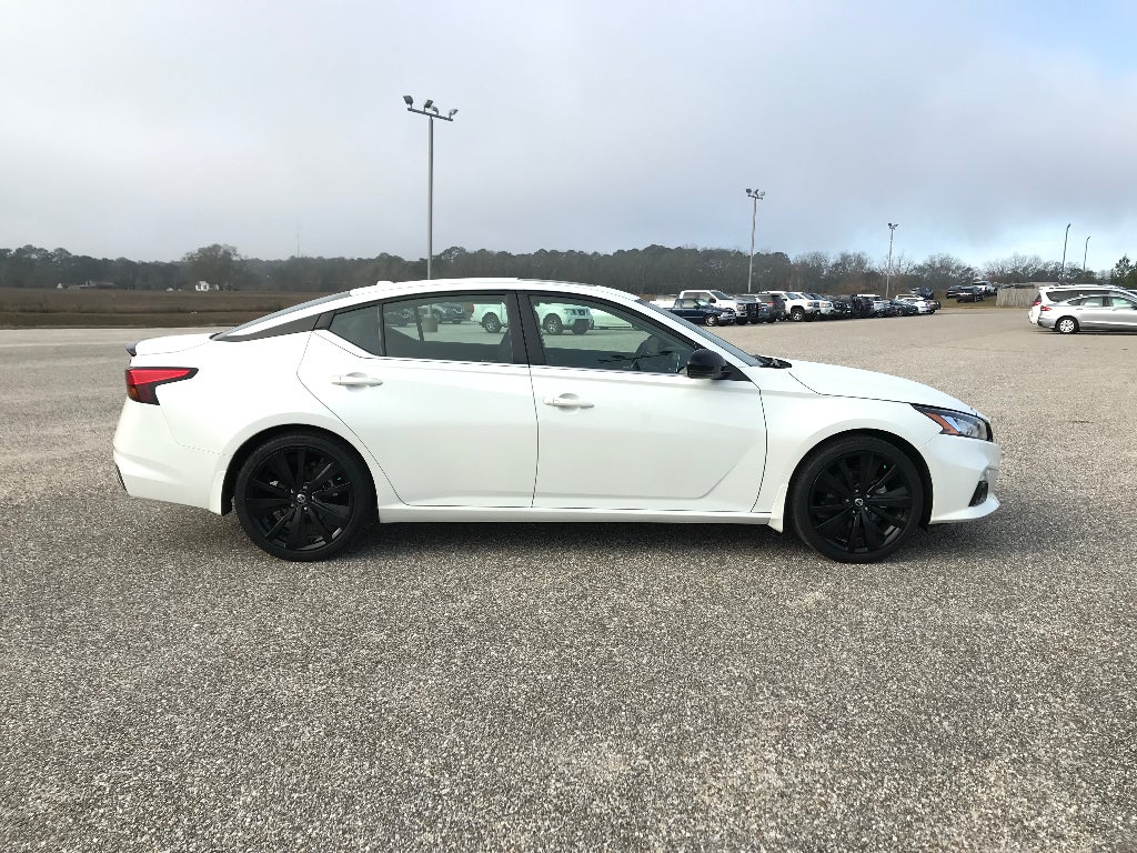 2022 Nissan Altima SR