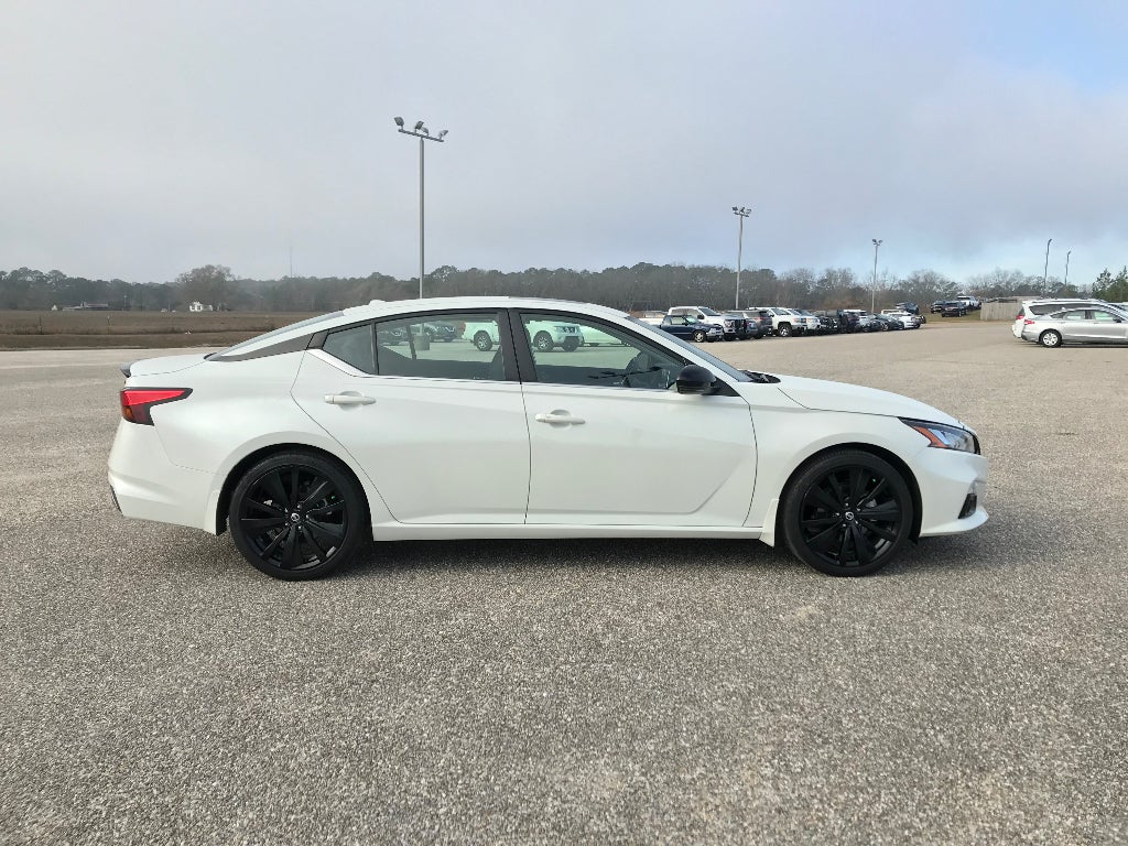 2022 Nissan Altima SR