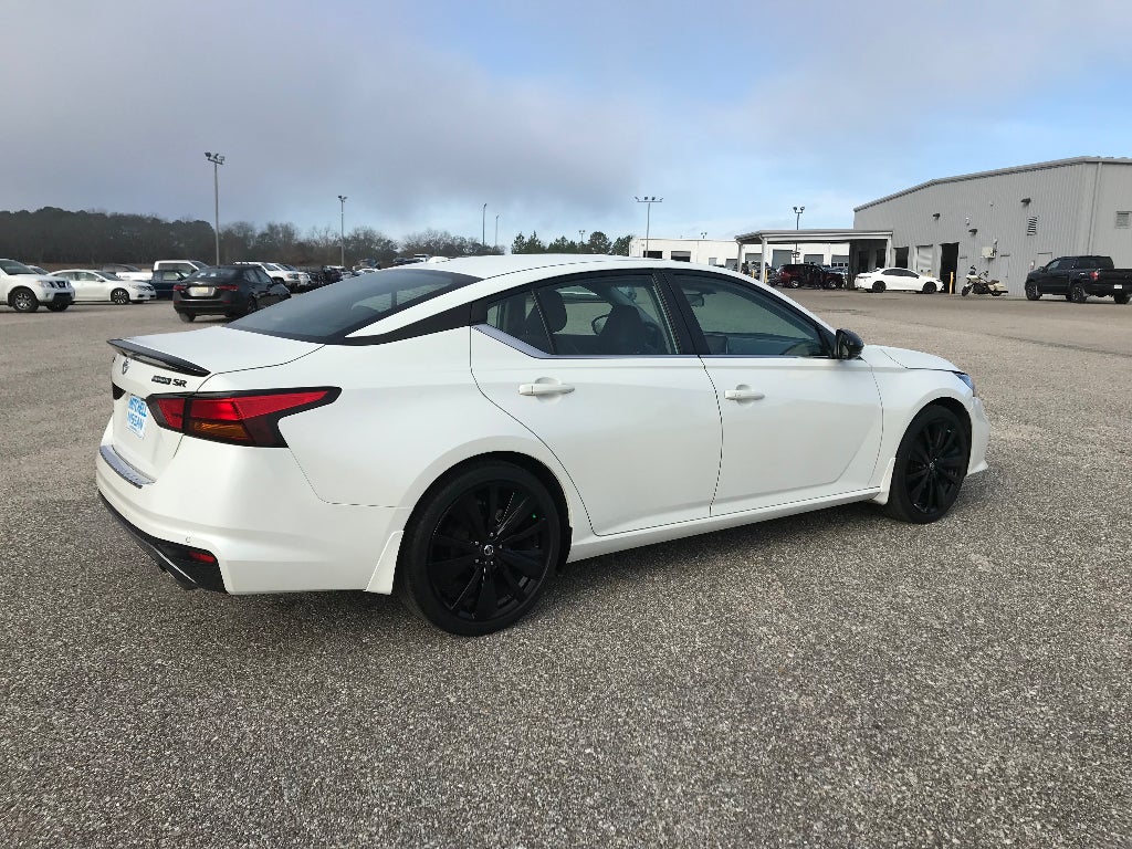 2022 Nissan Altima SR