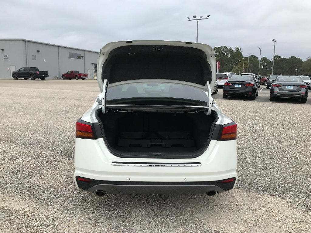 2022 Nissan Altima SR