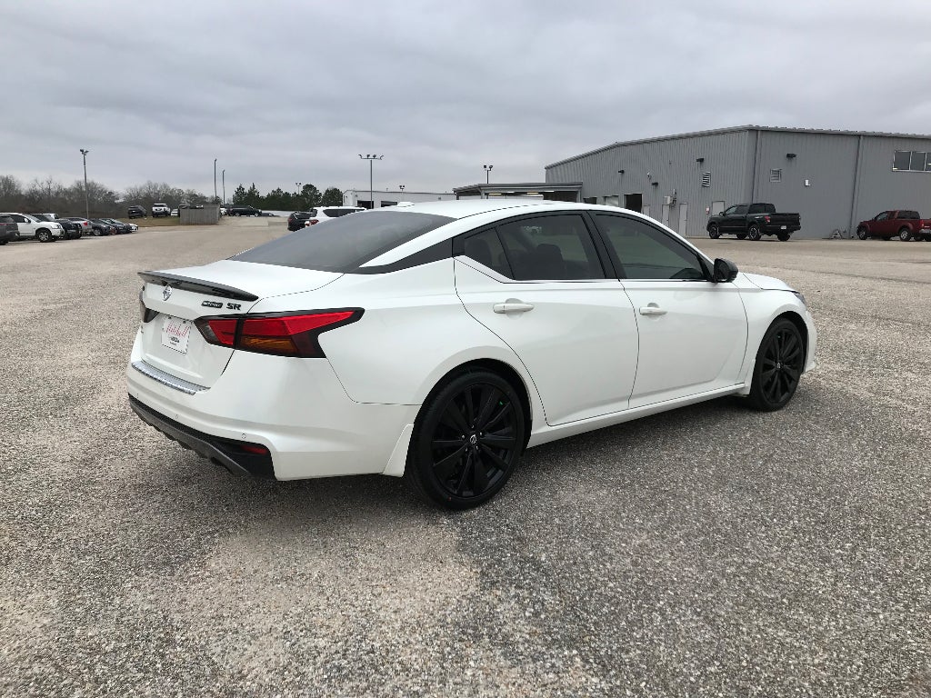2022 Nissan Altima SR