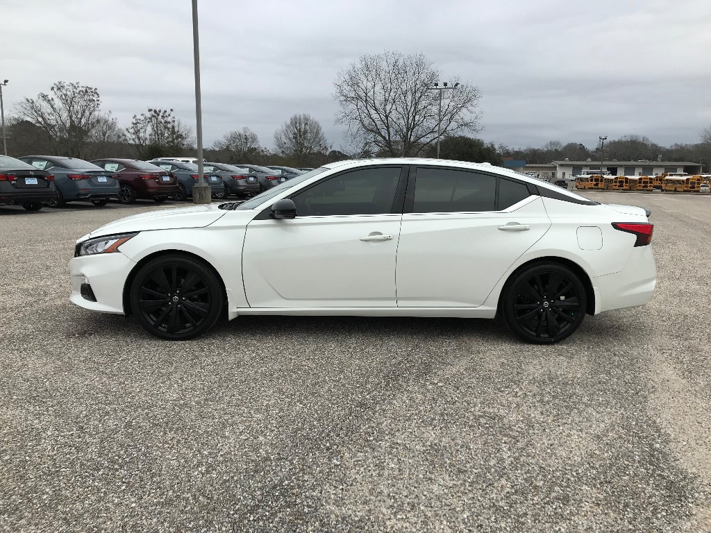 2022 Nissan Altima SR