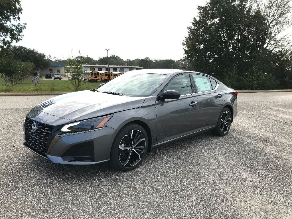 2025 Nissan Altima SR
