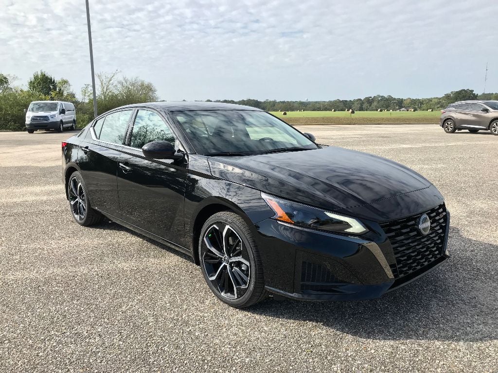 2025 Nissan Altima SR
