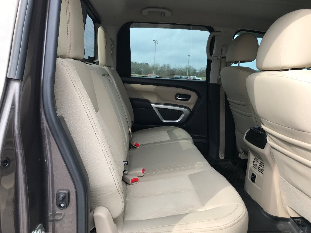 2017 Nissan Titan Crew Cab SV