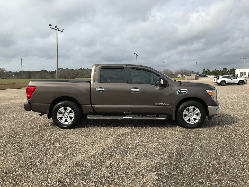 2017 Nissan Titan Crew Cab SV