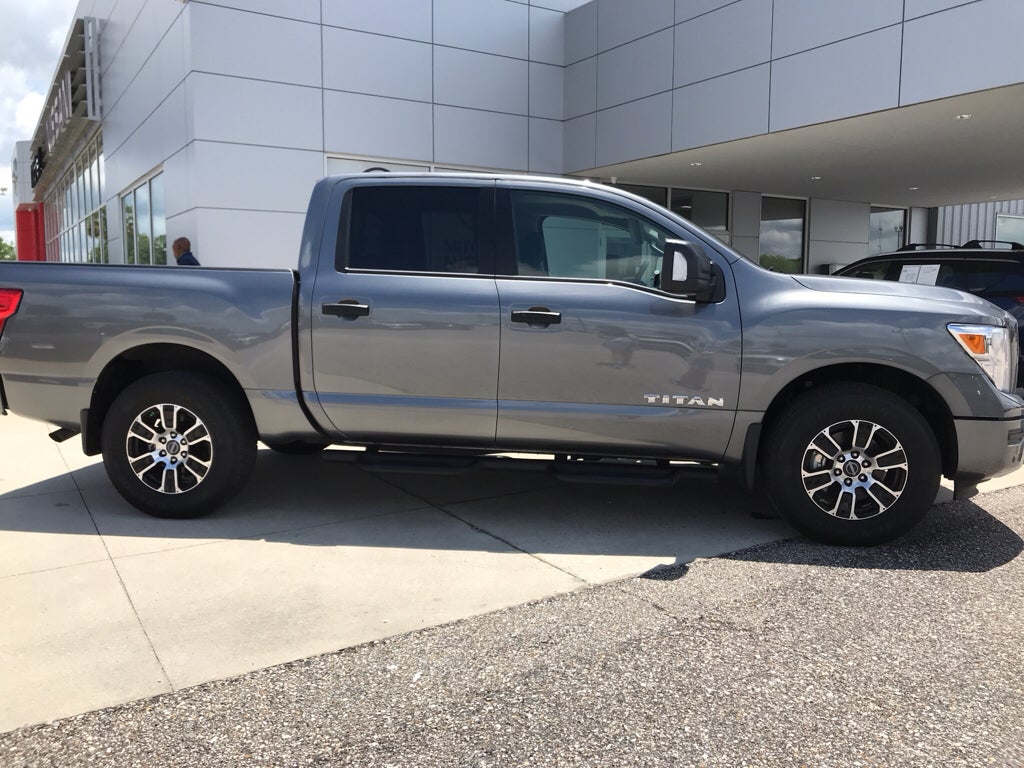 2024 Nissan Titan Crew Cab SV