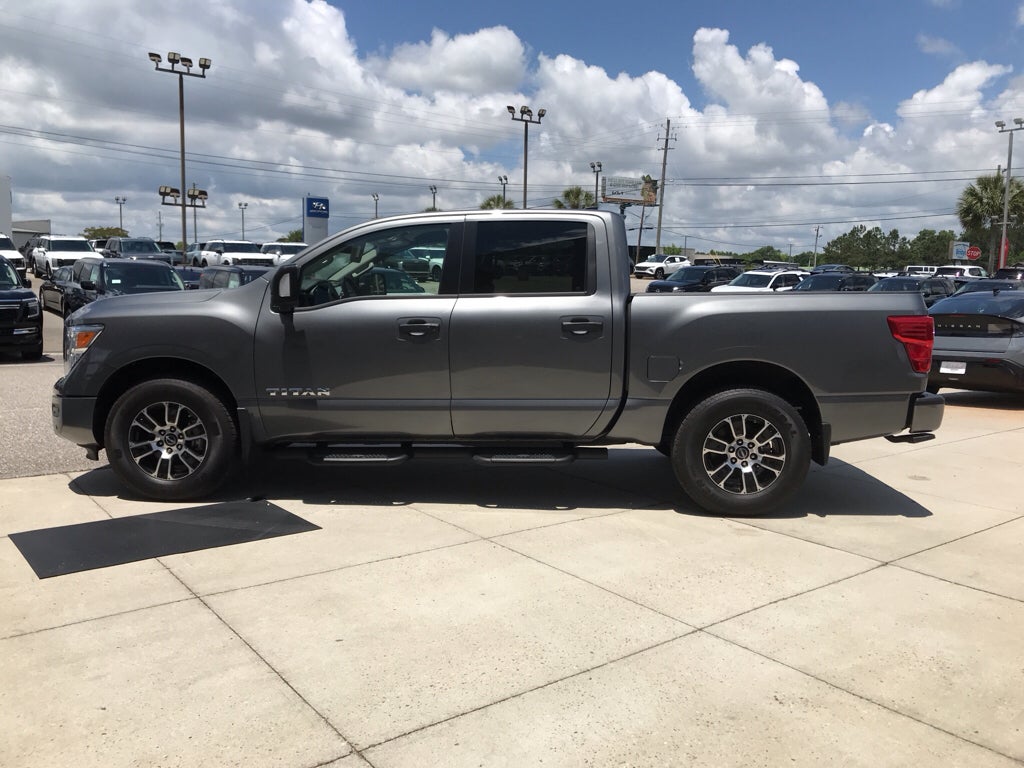 2024 Nissan Titan Crew Cab SV
