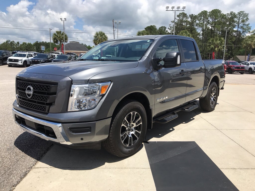 2024 Nissan Titan Crew Cab SV