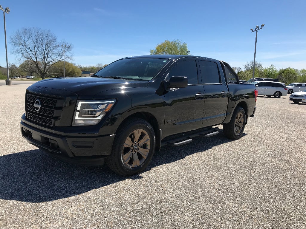 2024 Nissan Titan Crew Cab SV