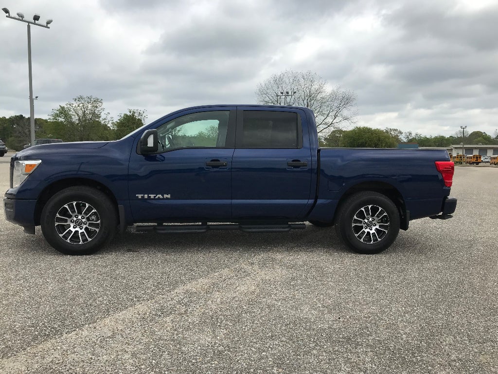 2024 Nissan Titan Crew Cab SV