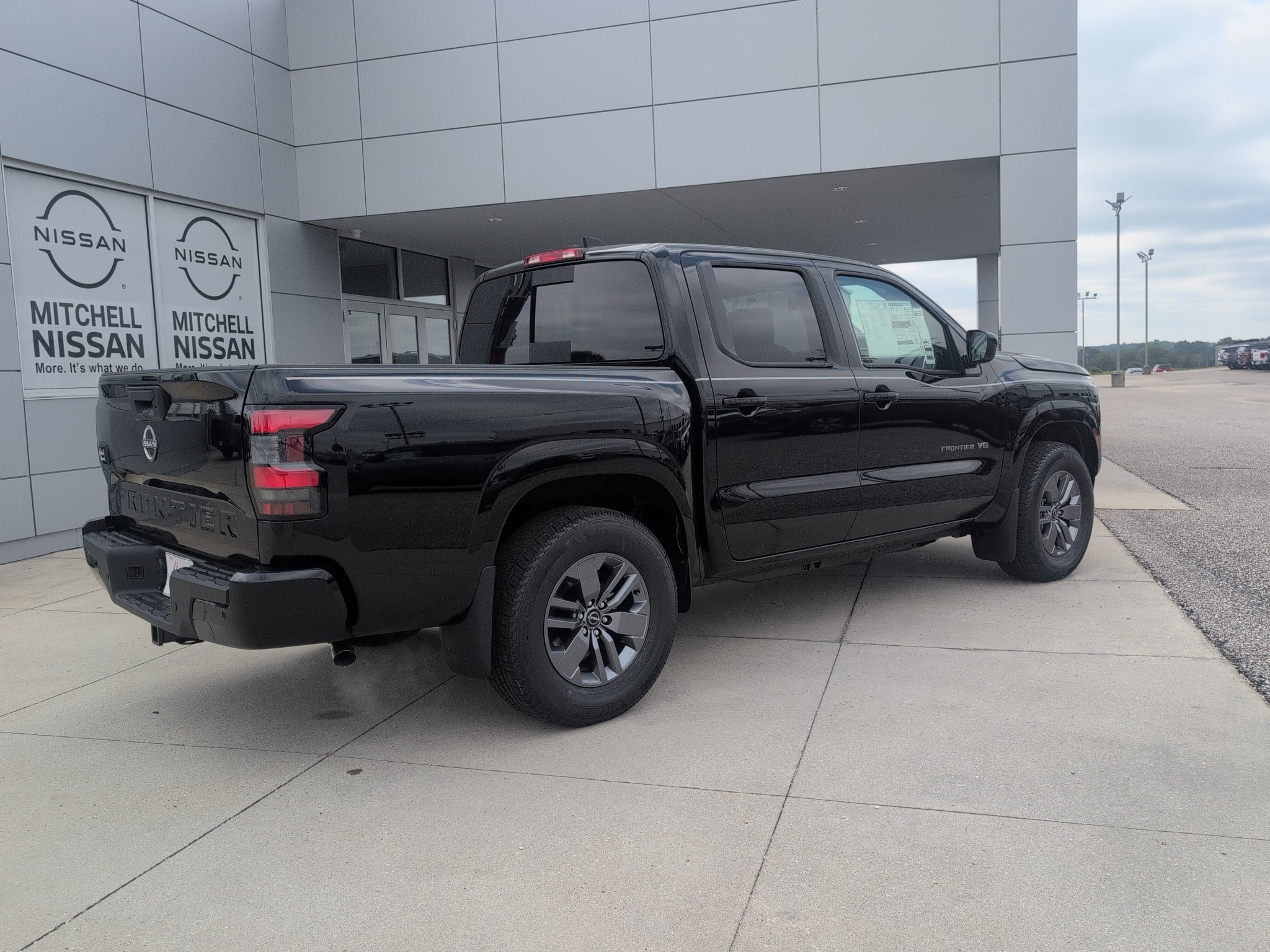 2027 Nissan Frontier Crew Cab SV