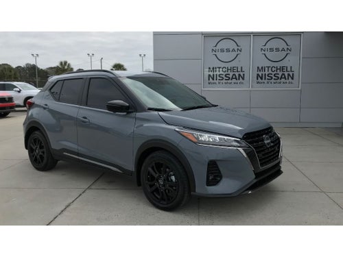 2022 Nissan Kicks SR