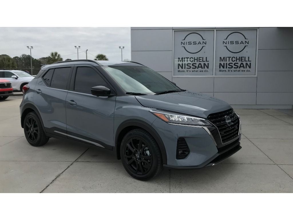 2022 Nissan Kicks SR