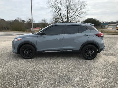 2022 Nissan Kicks SR