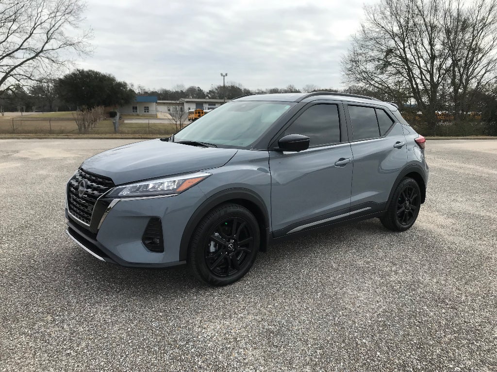 2022 Nissan Kicks SR