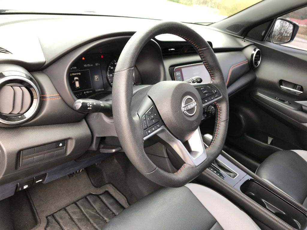 2022 Nissan Kicks SR