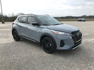 2022 Nissan Kicks SR