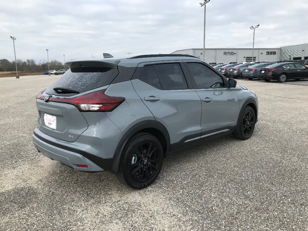 2022 Nissan Kicks SR