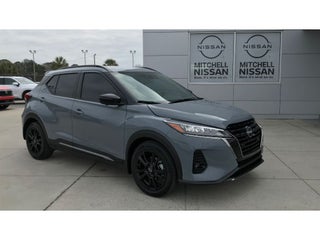 2022 Nissan Kicks SR