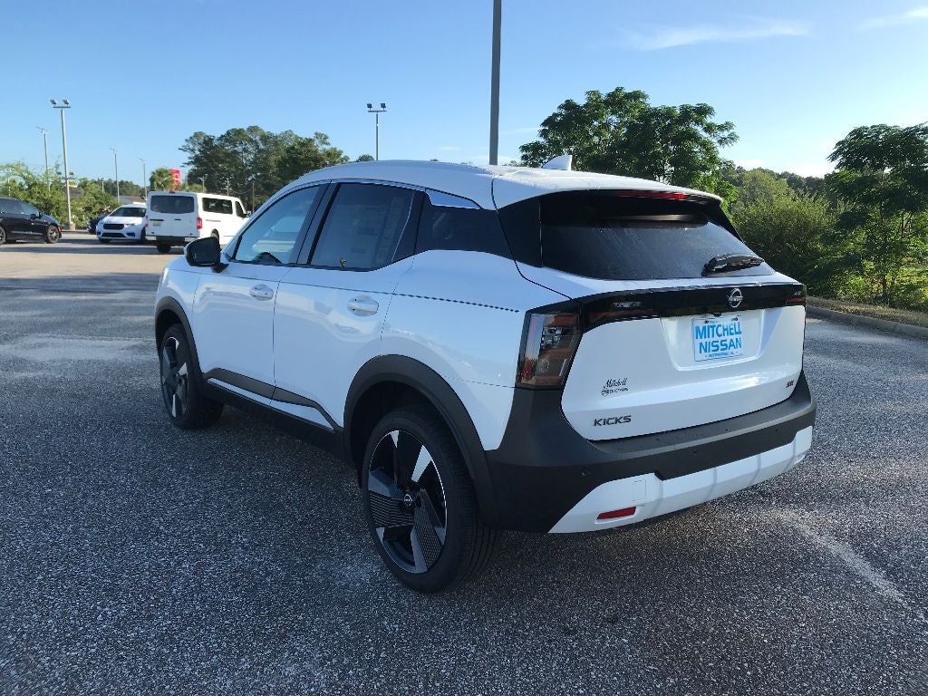 2025 Nissan Kicks SR