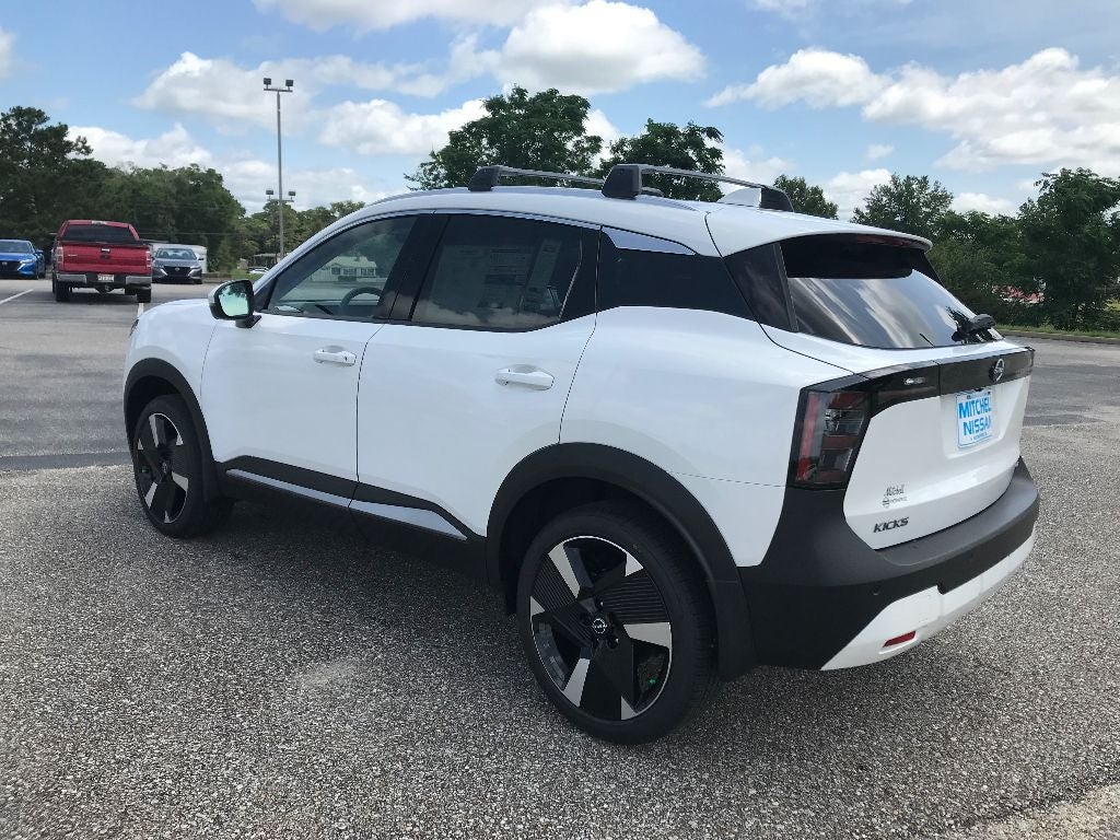2025 Nissan Kicks SR