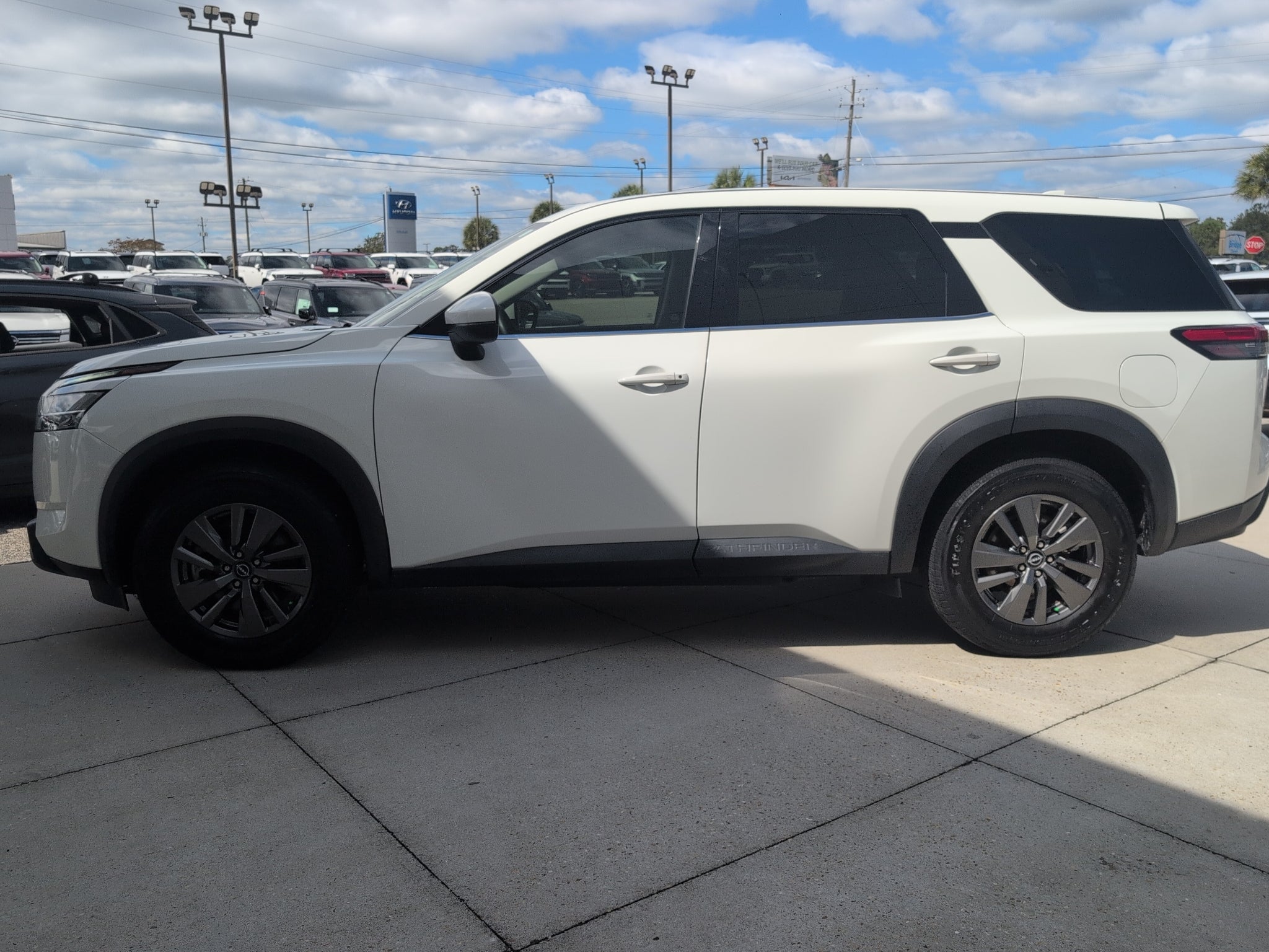 2022 Nissan Pathfinder S