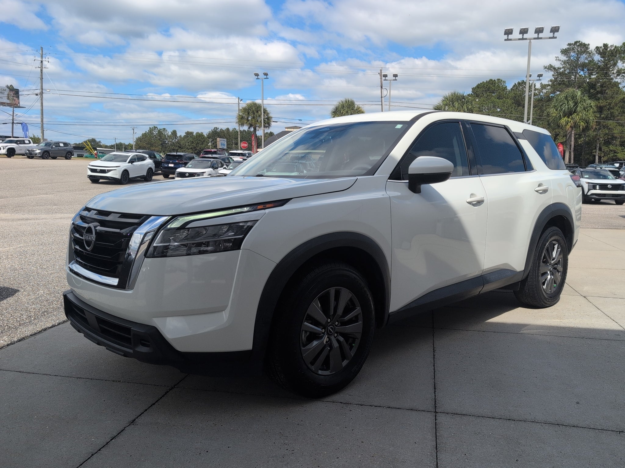 2022 Nissan Pathfinder S