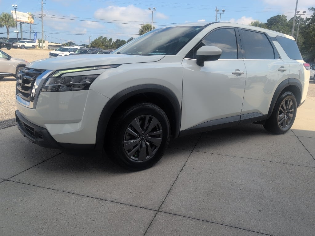 2022 Nissan Pathfinder S