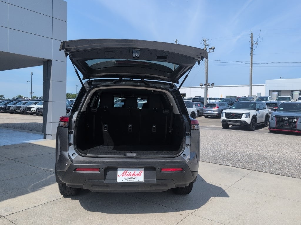 2025 Nissan Pathfinder S