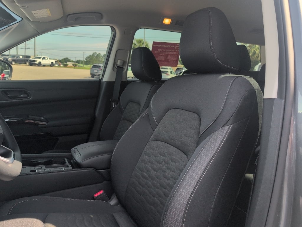 2025 Nissan Pathfinder S