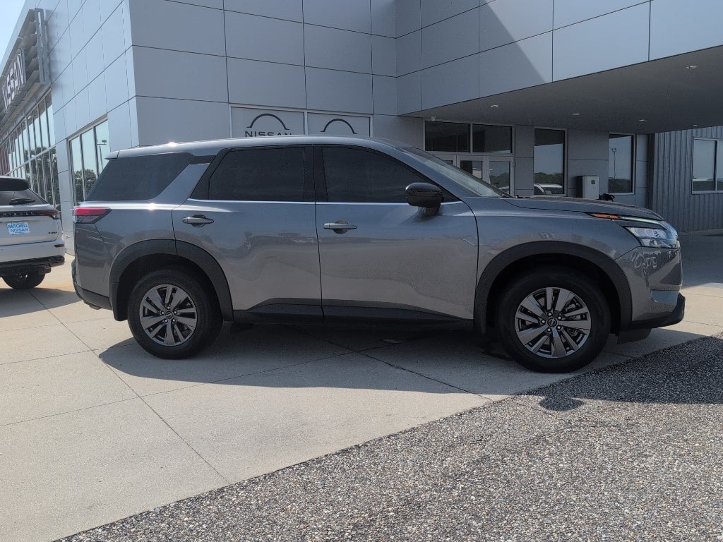 2025 Nissan Pathfinder S