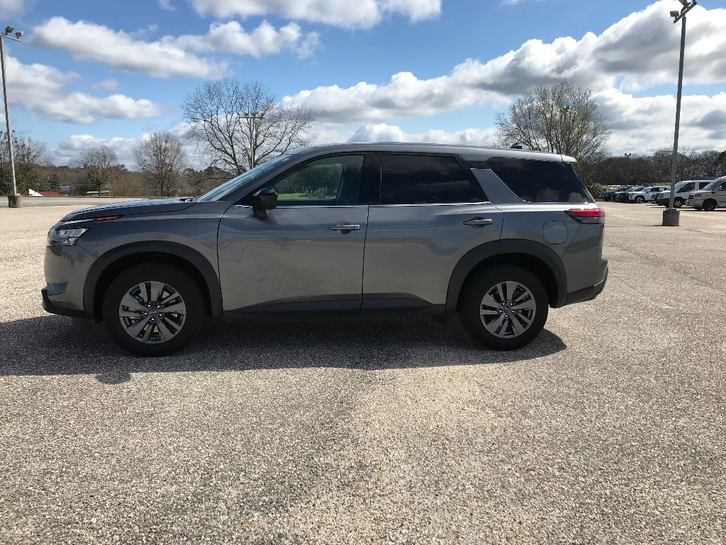 2025 Nissan Pathfinder S