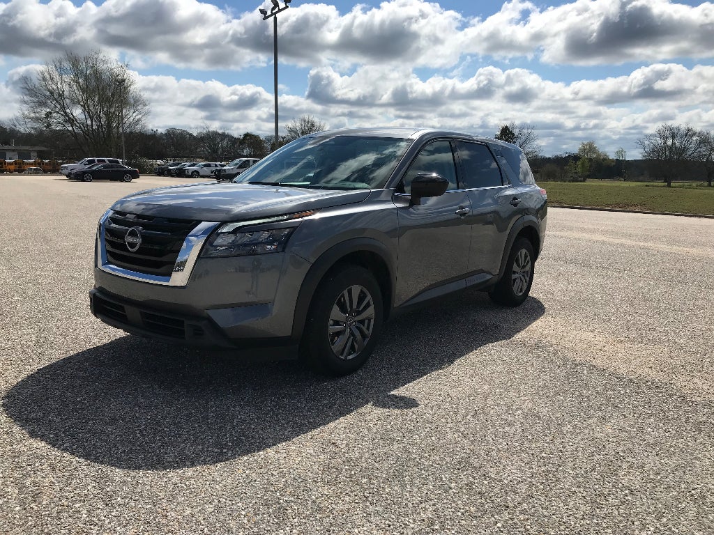 2025 Nissan Pathfinder S