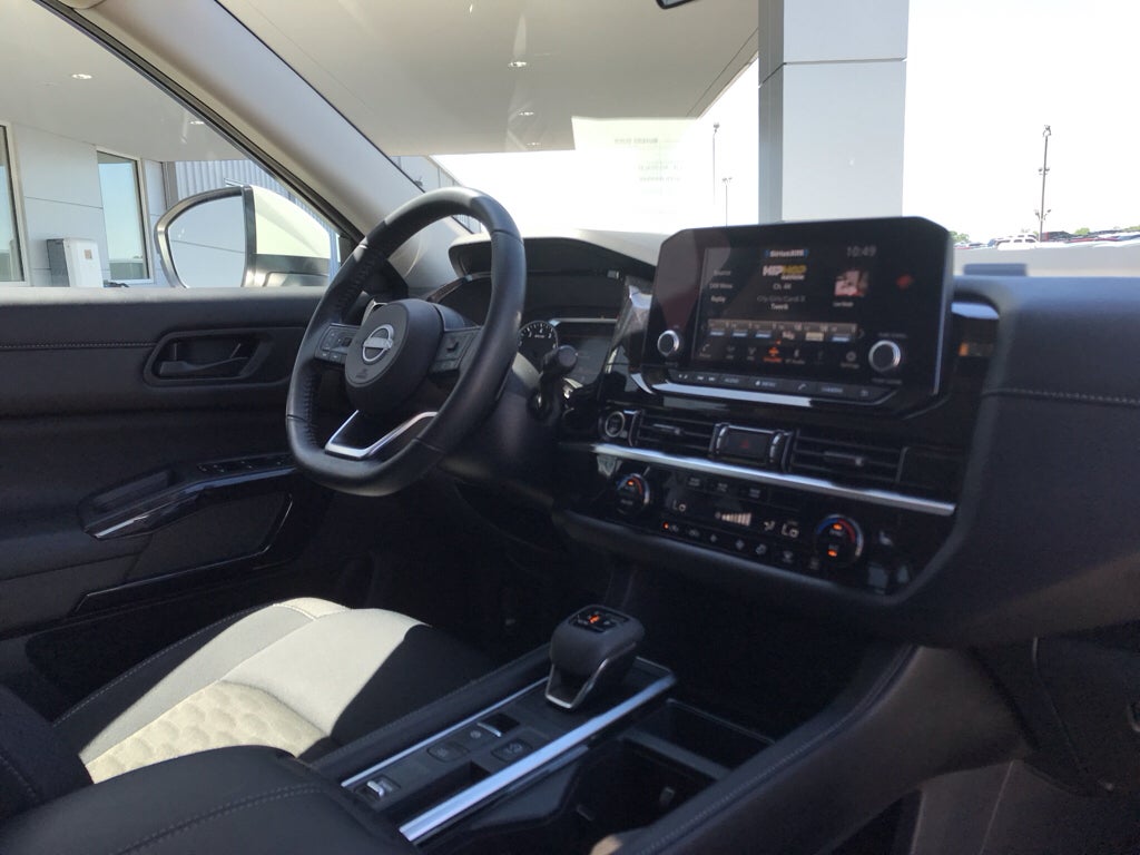 2024 Nissan Pathfinder SV