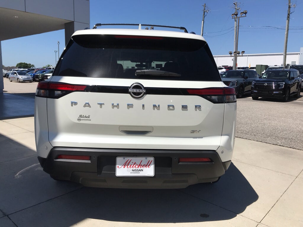 2024 Nissan Pathfinder SV