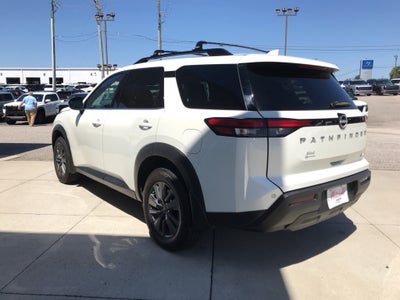 2024 Nissan Pathfinder SV