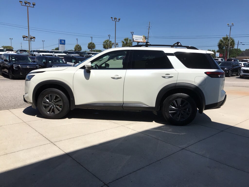 2024 Nissan Pathfinder SV