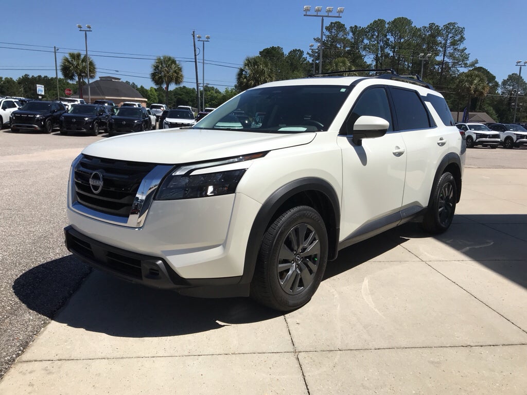 2024 Nissan Pathfinder SV