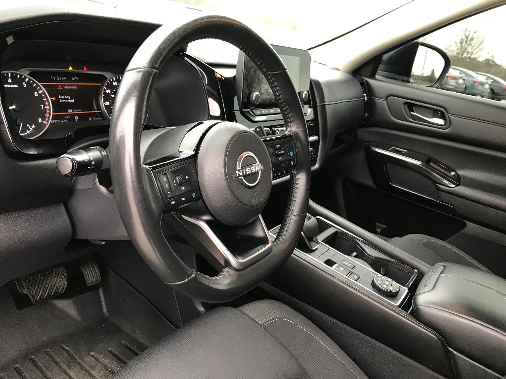 2022 Nissan Pathfinder SV