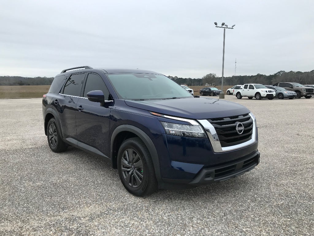 2022 Nissan Pathfinder SV