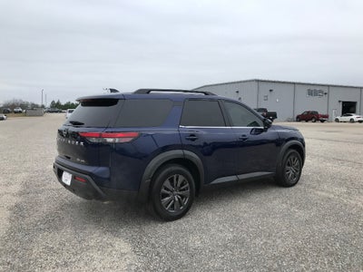2022 Nissan Pathfinder SV